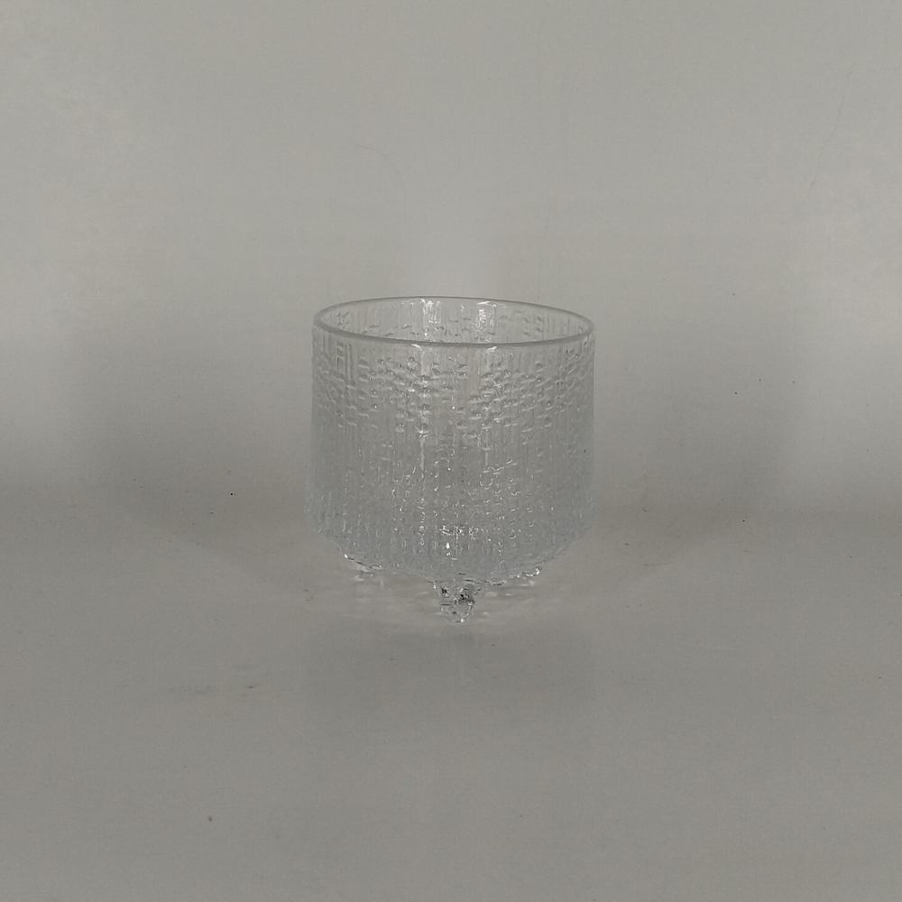 Iittala Ultima Thule Cocktail Tumbler 2 3/4" H, 3 Toed, 5OZ Blown Glass Finland